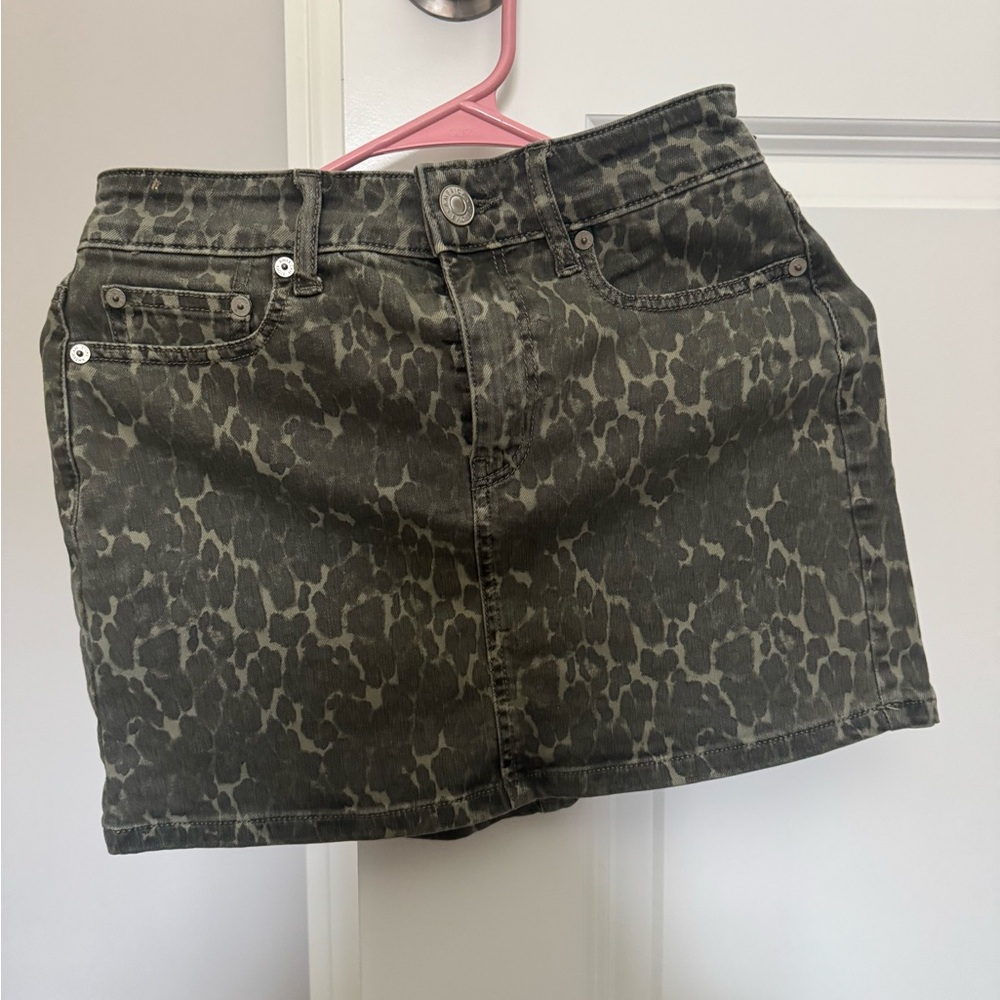 American Eagle Outfitters Green Leopard Print Skirt